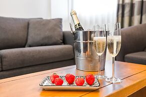 Majestic City Suites & Beach Hotel