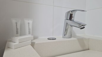 Majestic City Suites & Beach Hotel