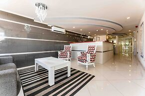 Majestic City Suites & Beach Hotel