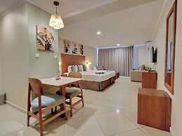 Majestic City Suites & Beach Hotel