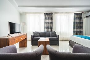 Majestic City Suites & Beach Hotel