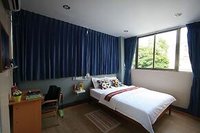 15th Street at Downtown Yangon