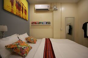 15th Street at Downtown Yangon