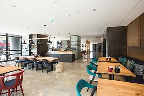 Hotel Indigo Kaohsiung Central Park by IHG