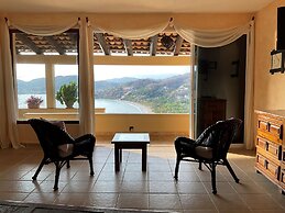 La Escollera Suites Adults Only