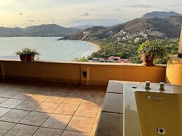 La Escollera Suites Adults Only