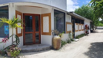 Beach Heaven Maldives - Golden Turtle Guest House