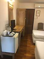 Sri-Pat Guesthouse
