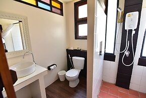 Koh Ngai Thanya Beach Resort