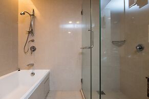 W Studio Resort Suites at Pyramid Tower