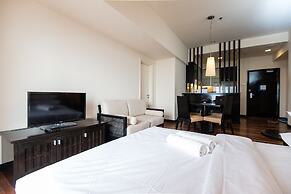 W Studio Resort Suites at Pyramid Tower