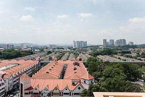 W Studio Resort Suites at Pyramid Tower