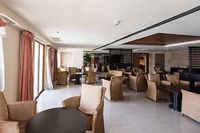 W Studio Resort Suites at Pyramid Tower