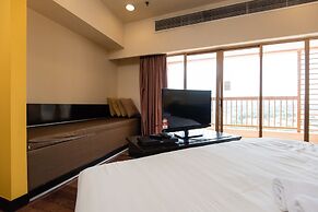 W Studio Resort Suites at Pyramid Tower