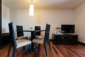 W Studio Resort Suites at Pyramid Tower