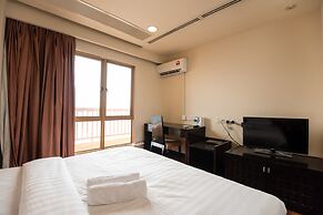 W Studio Resort Suites at Pyramid Tower