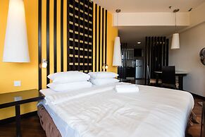 W Studio Resort Suites at Pyramid Tower