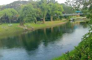 Suanphet Riverview Resort