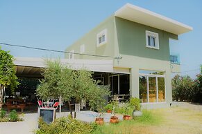 Anelia Boutique Studios & Apartments