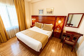 Comfort Hotel Suites