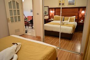 Comfort Hotel Suites
