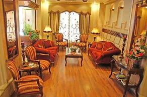 Comfort Hotel Suites