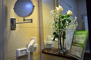 Comfort Hotel Suites