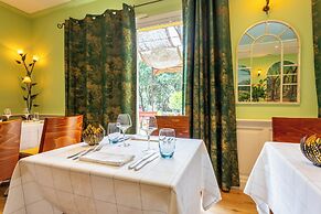 Logis Hôtel La Bastide de Grignan & Restaurant La Chênaie