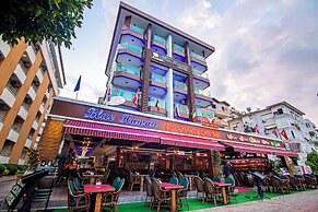 Kleopatra Blue Hawaii Hotel