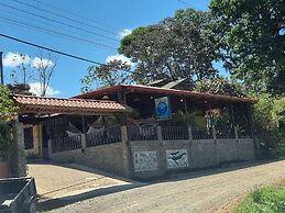Cabinas Pura Vida Bed & Breakfast