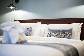 Seasons Riverside Hotel