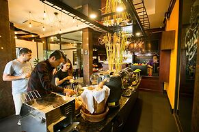 Seasons Riverside Hotel