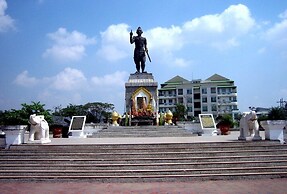 Seasons Riverside Hotel