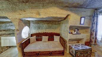Chelebi Cave House