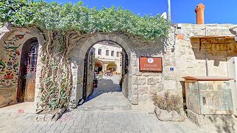 Chelebi Cave House