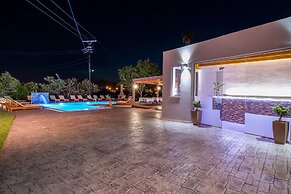 Essential Summer - Adults only