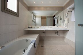 Porto Galini Seaside Resort & Spa