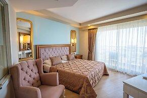 J'adore Deluxe Hotel & Spa