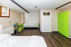 Botel Marina - Hostel