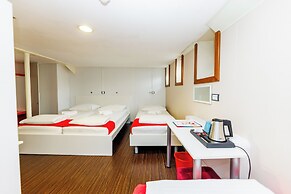 Botel Marina - Hostel