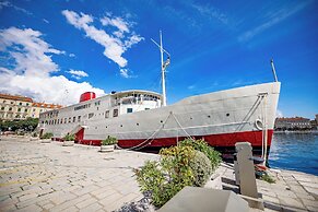 Botel Marina - Hostel