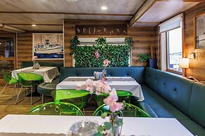 Botel Marina - Hostel