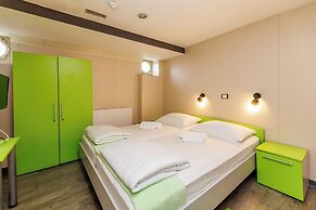 Botel Marina - Hostel