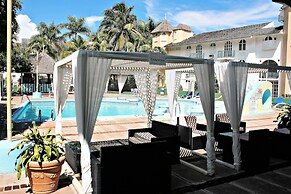 Private 2 Bedroom Beachfront Penthouse Condo Ocho Rios, Jamaica