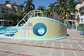 Private 2 Bedroom Beachfront Penthouse Condo Ocho Rios, Jamaica