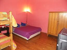 Hostal Tricontinental