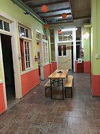 Hostal Tricontinental