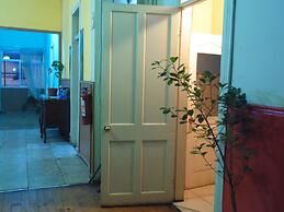 Hostal Tricontinental