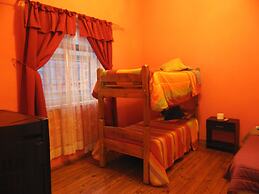 Hostal Tricontinental