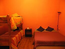 Hostal Tricontinental